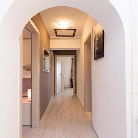 3 Bedroom Cozy In