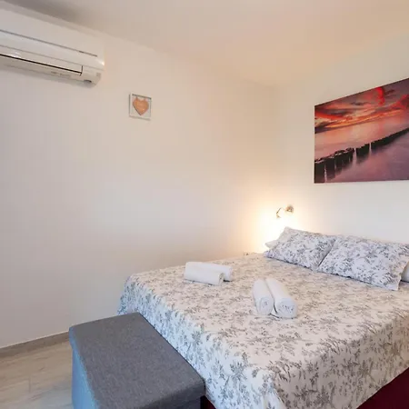 3 Bedroom Cozy In *