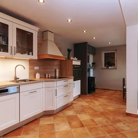 3 Bedroom Cozy In