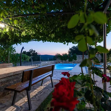 3 Bedroom Cozy In Holiday home Obrovac
