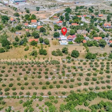 Holiday home 3 Bedroom Cozy In Obrovac
